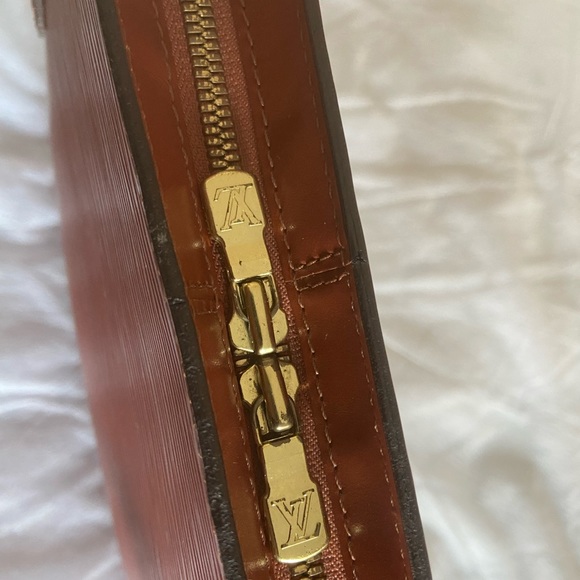 100% Louis Vuitton Kenyan Fawn (Brown) Epi Leather Lussac - Picture 7 of 14